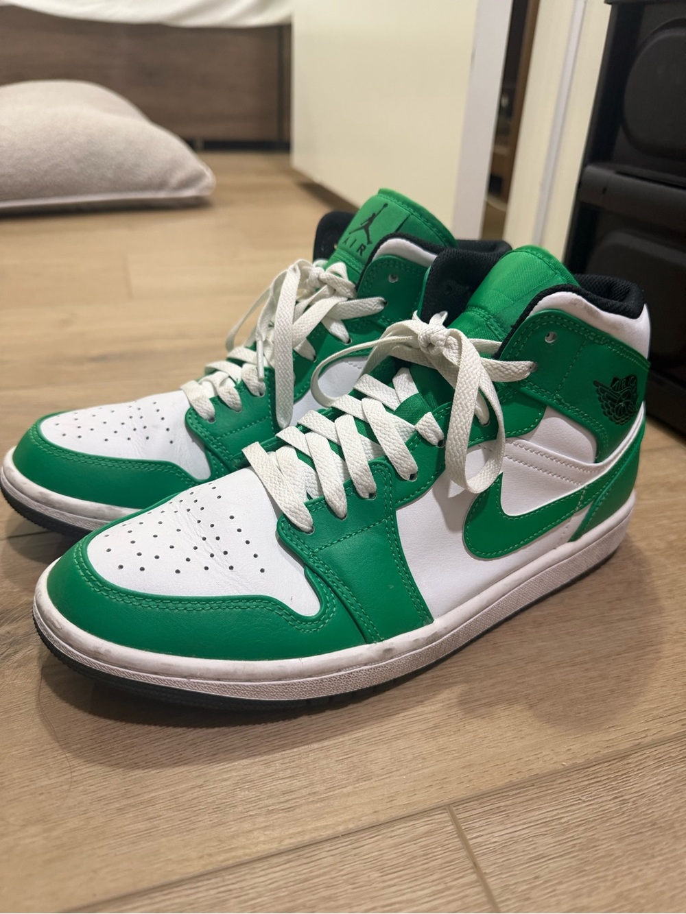 Nike Green Air Jordan 1 Mid sneakers - Men’s size 8 Excellent Condition